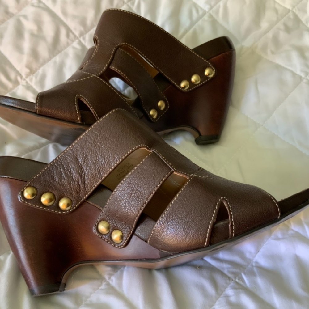 Tahari Sandals - Picture 2 of 3